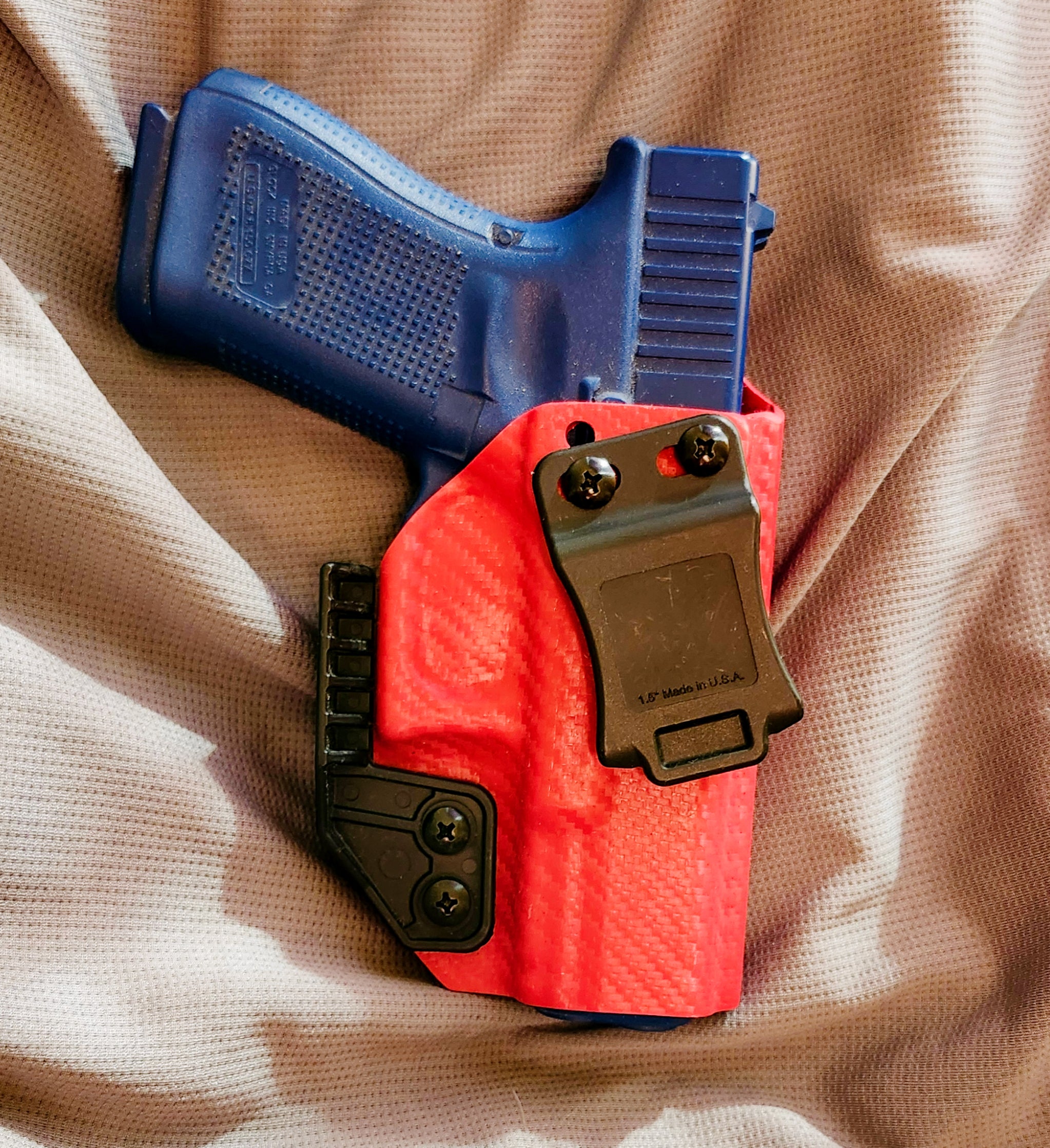 IWB EMT RED CARBON FIBER GLOCK 19/23 (BLEMISH)