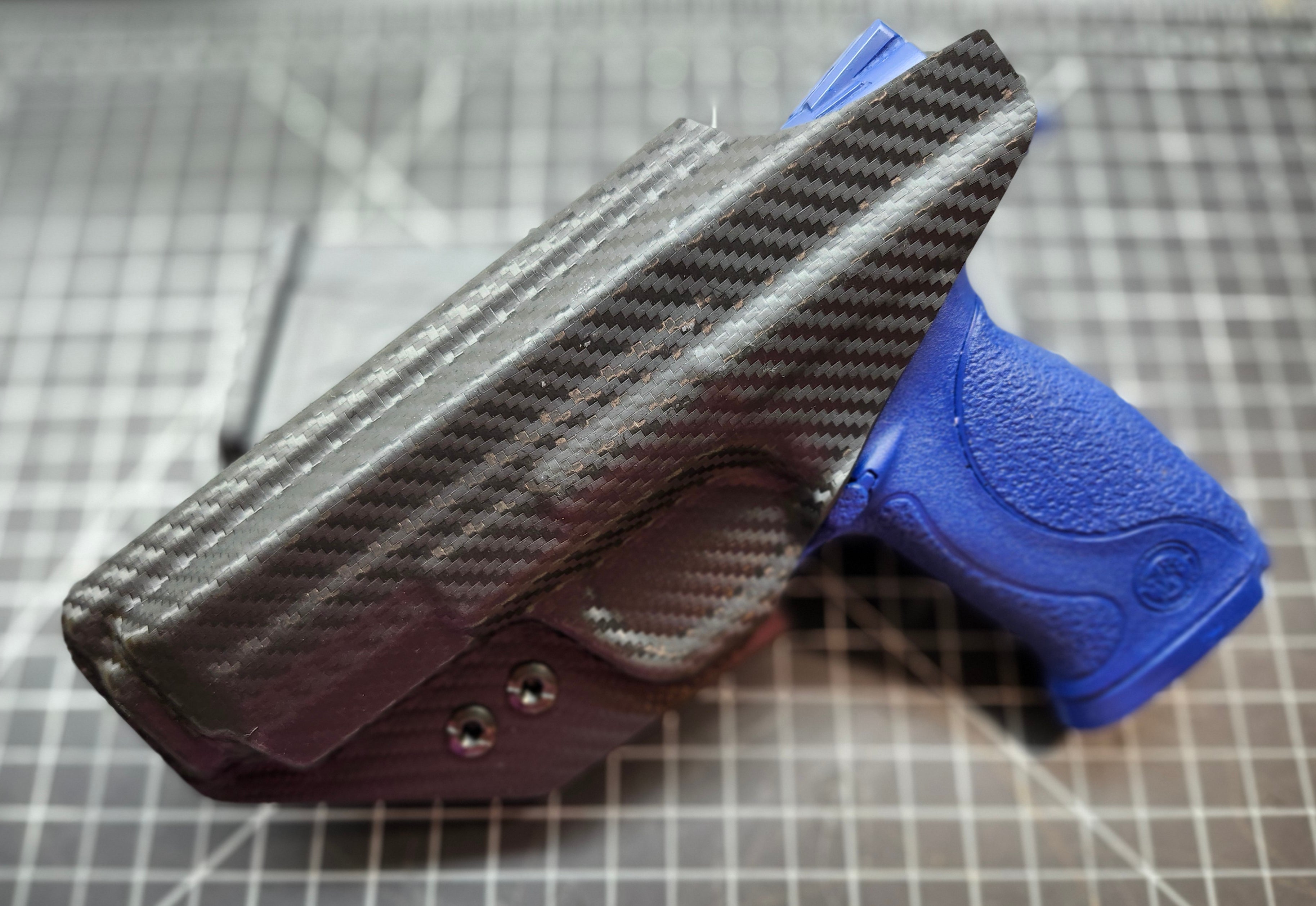 IWB Holster Carbon Fiber Black M&P 4.25" 9/40(small blemish)